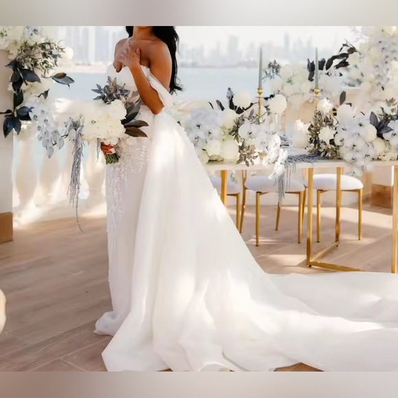 NEW $1578 TulaRosa White Off-Shoulder Wedding Gown - Picture 5 of 7